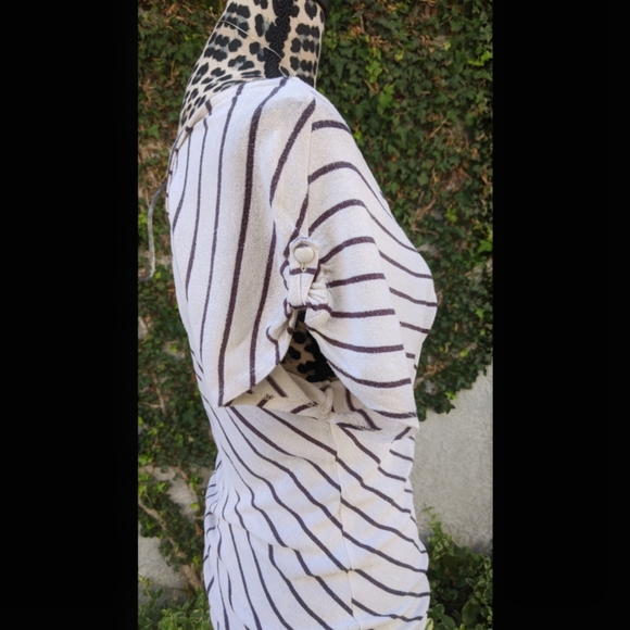 Timing V-Neck Short Sleeve Striped Tunic Medium - Picture 4 of 7